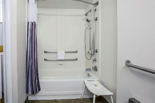 La Quinta by Wyndham Dallas Arlington South - image 13
