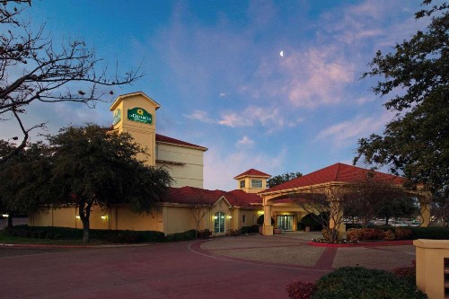 La Quinta by Wyndham Dallas Arlington South - image 3
