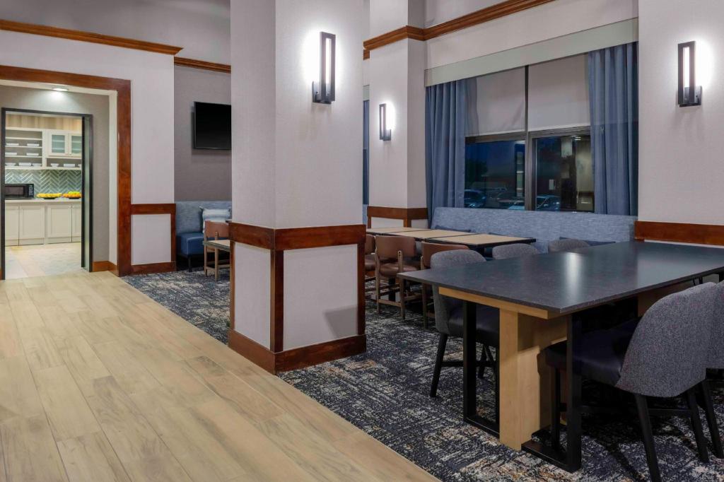 Hyatt Place-Dallas/Arlington - image 7