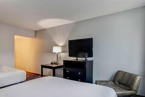 Days Inn by Wyndham Arlington Six Flags/AT&T Stadium - image 11