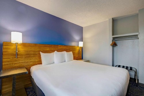Days Inn by Wyndham Arlington Six Flags/AT&T Stadium - image 19