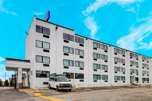 Days Inn by Wyndham Arlington Six Flags/AT&T Stadium - image 23