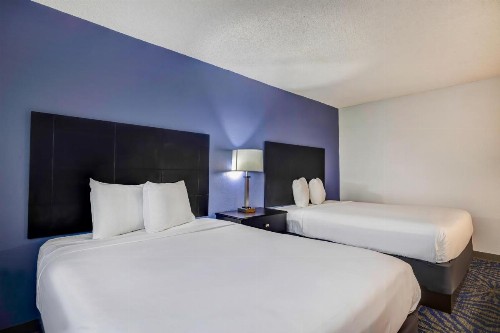 Days Inn by Wyndham Arlington Six Flags/AT&T Stadium - image 28
