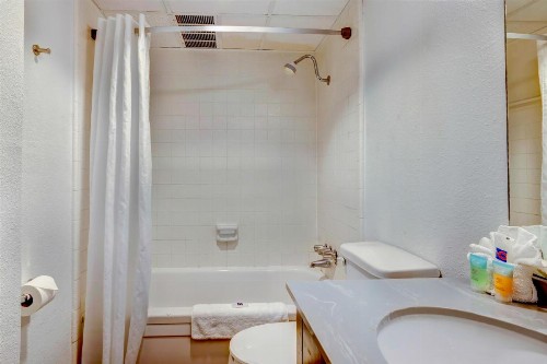 Days Inn by Wyndham Arlington Six Flags/AT&T Stadium - image 30