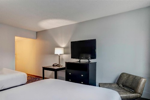 Days Inn by Wyndham Arlington Six Flags/AT&T Stadium - image 38