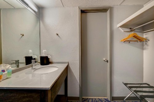 Days Inn by Wyndham Arlington Six Flags/AT&T Stadium - image 42