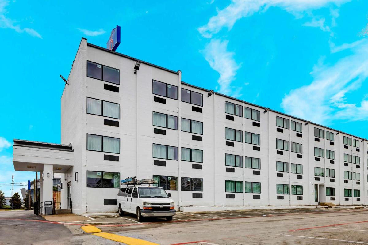 Days Inn by Wyndham Arlington Six Flags/AT&T Stadium - image 5