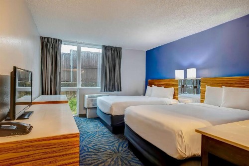 Days Inn by Wyndham Arlington Six Flags/AT&T Stadium - image 6