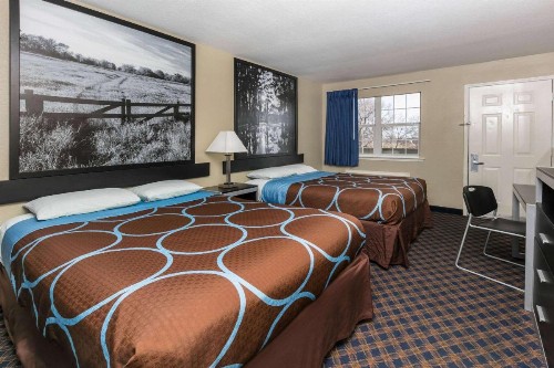 Super 8 by Wyndham Arlington Near AT&T Stadium - image 13