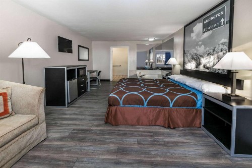 Super 8 by Wyndham Arlington Near AT&T Stadium - image 15