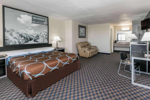 Super 8 by Wyndham Arlington Near AT&T Stadium - image 19