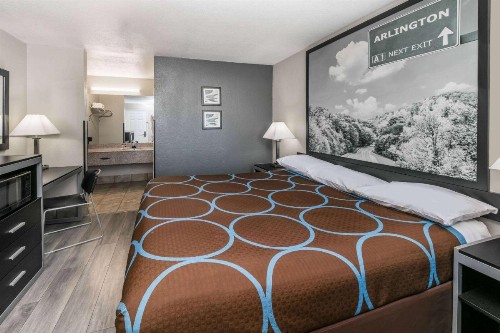 Super 8 by Wyndham Arlington Near AT&T Stadium - image 23