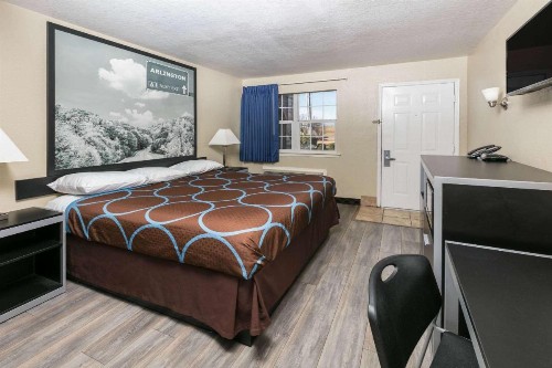 Super 8 by Wyndham Arlington Near AT&T Stadium - image 25