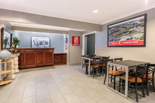 Super 8 by Wyndham Arlington Near AT&T Stadium - image 3