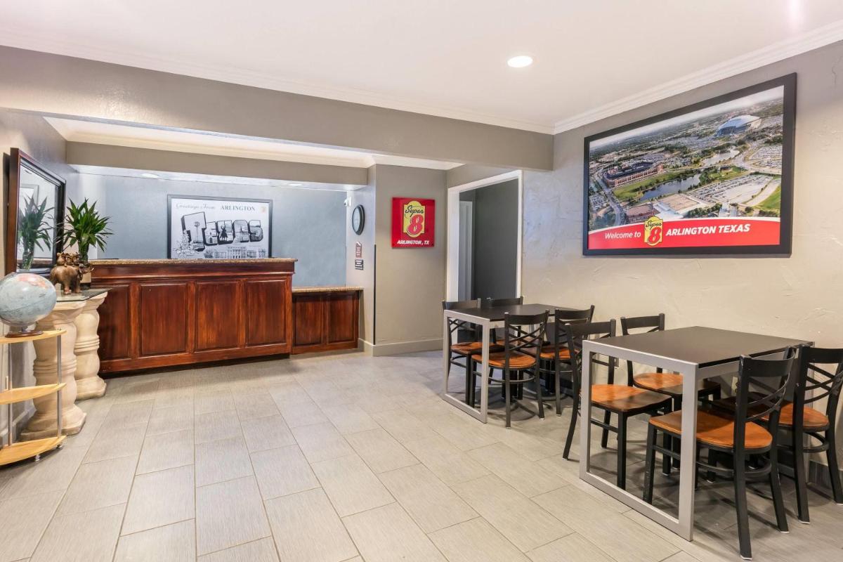 Super 8 by Wyndham Arlington Near AT&T Stadium - image 3