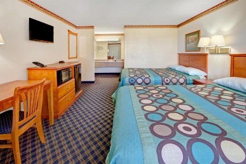 Super 8 by Wyndham Arlington Near AT&T Stadium - image 31