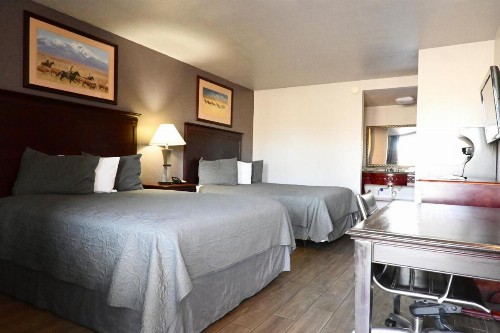 R Nite Star Inn and Suite -Home of the Cowboys & Rangers - image 20