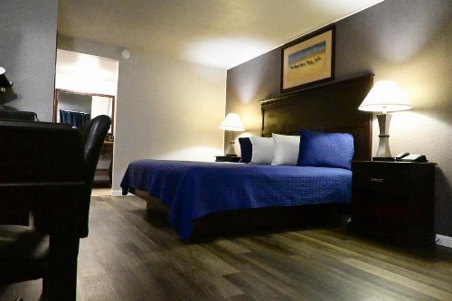 R Nite Star Inn and Suite -Home of the Cowboys & Rangers - image 23