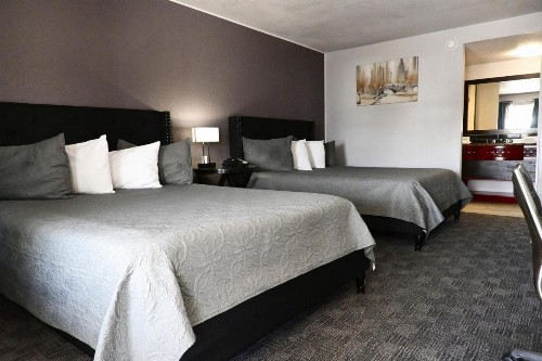 R Nite Star Inn and Suite -Home of the Cowboys & Rangers - image 30
