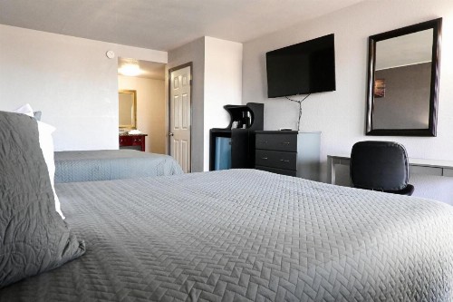 R Nite Star Inn and Suite -Home of the Cowboys & Rangers - image 35