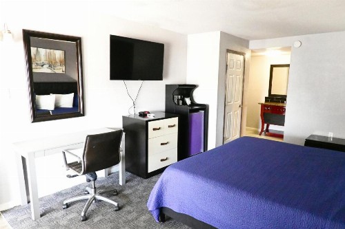 R Nite Star Inn and Suite -Home of the Cowboys & Rangers - image 44