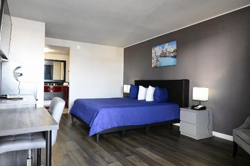 R Nite Star Inn and Suite -Home of the Cowboys & Rangers - image 45