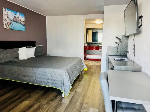 R Nite Star Inn and Suite -Home of the Cowboys & Rangers - image 47