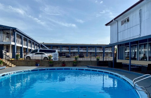 R Nite Star Inn and Suite -Home of the Cowboys & Rangers - image 6