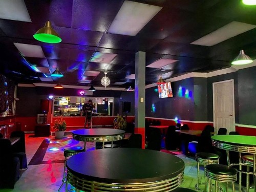 R Nite Star Inn and Suite -Home of the Cowboys & Rangers - image 8