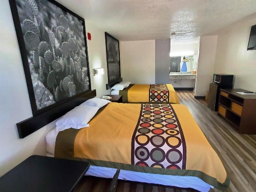 Super 8 by Wyndham Arlington East - image 15