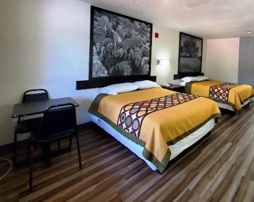 Super 8 by Wyndham Arlington East - image 17