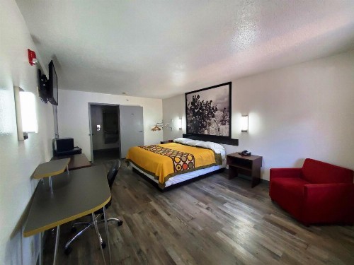 Super 8 by Wyndham Arlington East - image 19