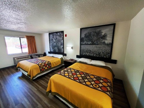Super 8 by Wyndham Arlington East - image 24