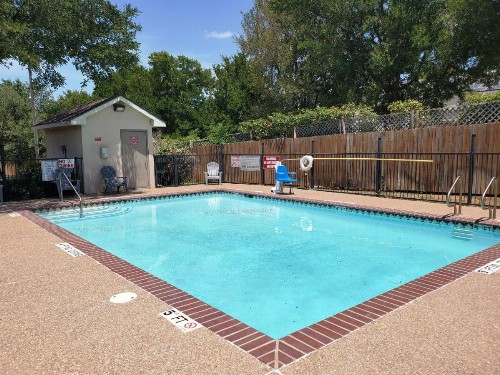 Super 8 by Wyndham Arlington East - image 25