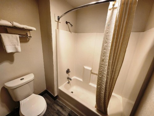 Super 8 by Wyndham Arlington East - image 26