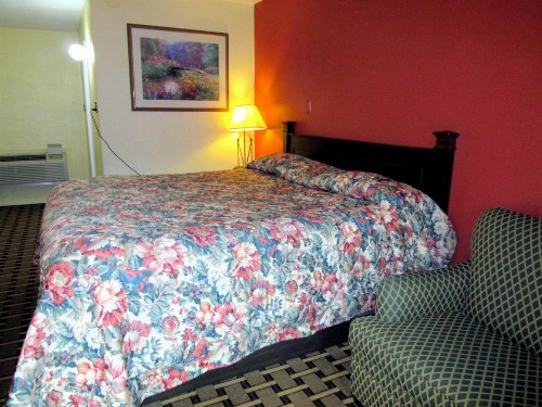 Budget Host Inn - image 17
