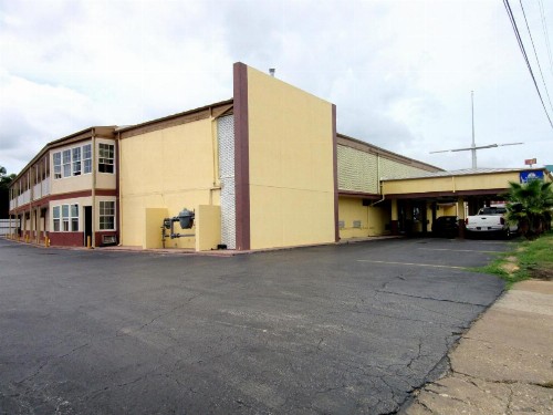 Budget Host Inn - image 3