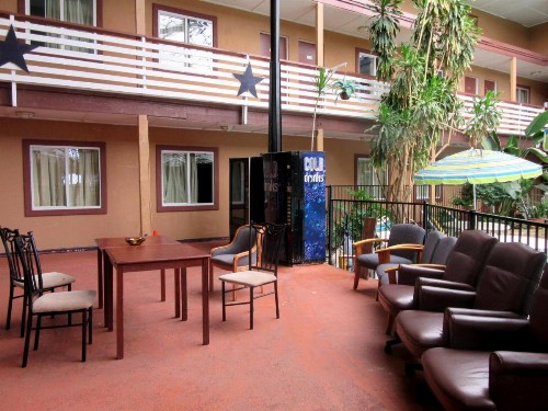 Budget Host Inn - image 5
