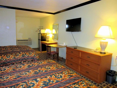 Budget Host Inn - image 8