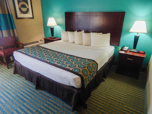 Howard Johnson by Wyndham Arlington Ballpark / Six Flags - image 27
