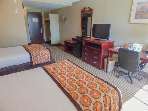 Howard Johnson by Wyndham Arlington Ballpark / Six Flags - image 30
