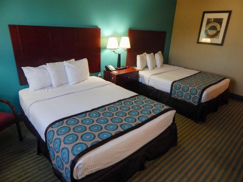 Howard Johnson by Wyndham Arlington Ballpark / Six Flags - image 32