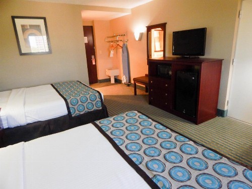 Howard Johnson by Wyndham Arlington Ballpark / Six Flags - image 33