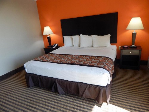 Howard Johnson by Wyndham Arlington Ballpark / Six Flags - image 37