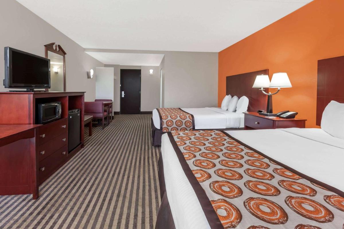 Howard Johnson by Wyndham Arlington Ballpark / Six Flags - image 7