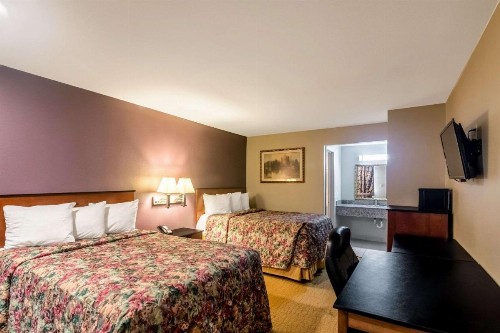 Rodeway Inn Arlington - image 11