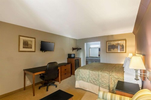 Rodeway Inn Arlington - image 13