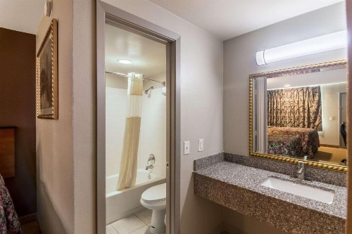 Rodeway Inn Arlington - image 15