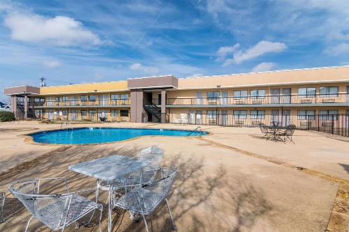 Rodeway Inn Arlington - image 19
