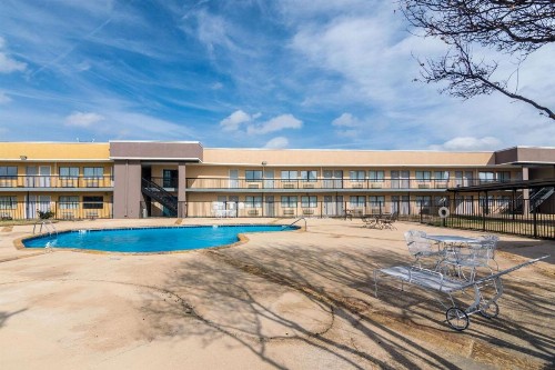 Rodeway Inn Arlington - image 4